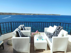 Seafront apartment Terrace, lounger & Panoramic ocean views